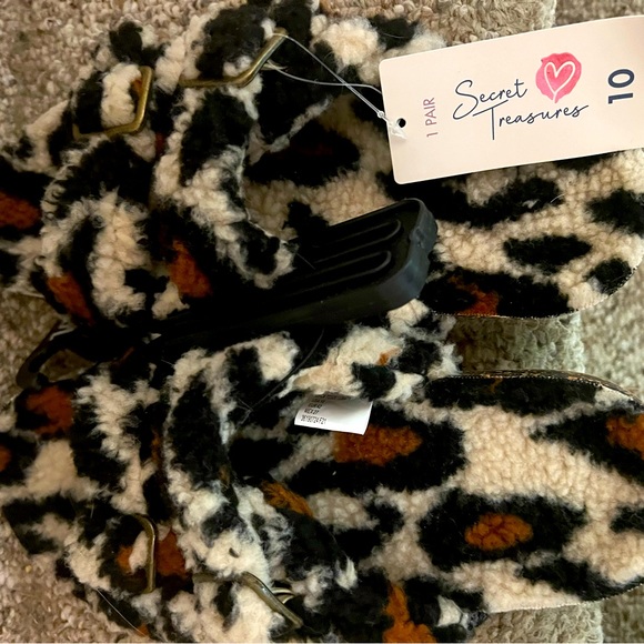 Secret Treasures Furry Leopard Sandals Size 10 - Picture 2 of 3